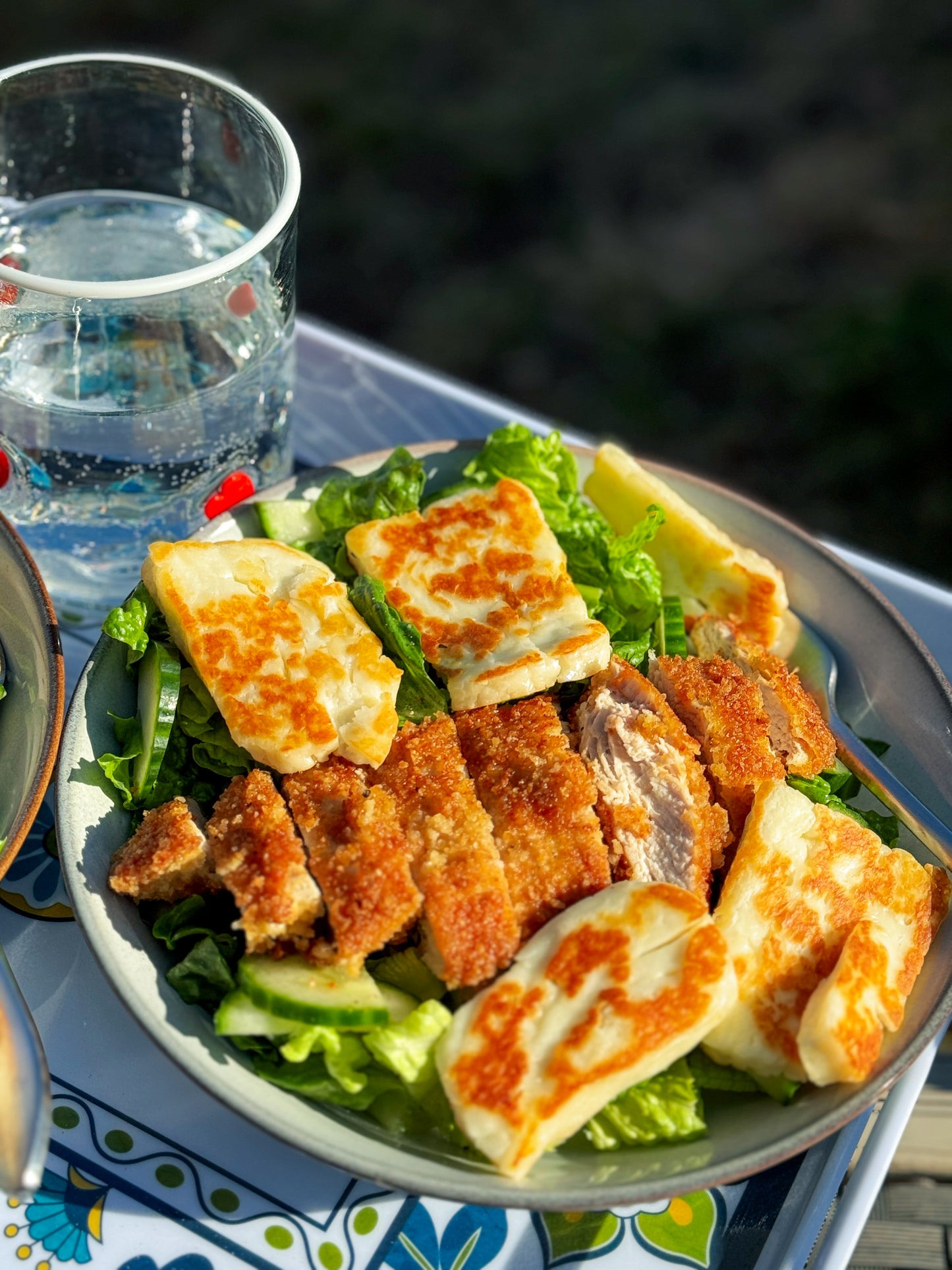 Crispy Chicken Halloumi Salada